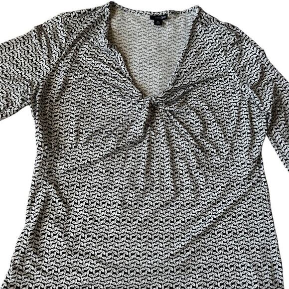 Knot Front Blouse in Black & White - Picture 2 of 6